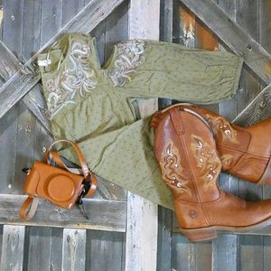 🌺Ruff Hewn Cold Shoulder Top